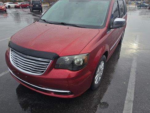 Used 2012 Chrysler Town & Country Touring-L w/ Driver Convenience Group image 1