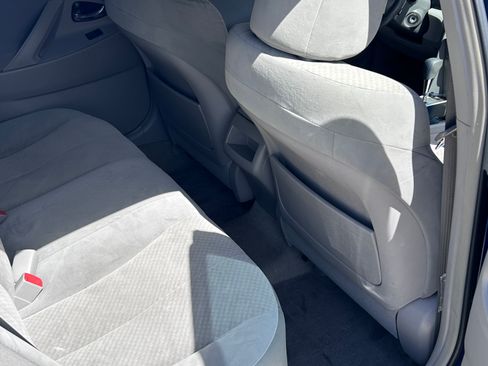 Used 2007 Toyota Camry LE FWD image 9