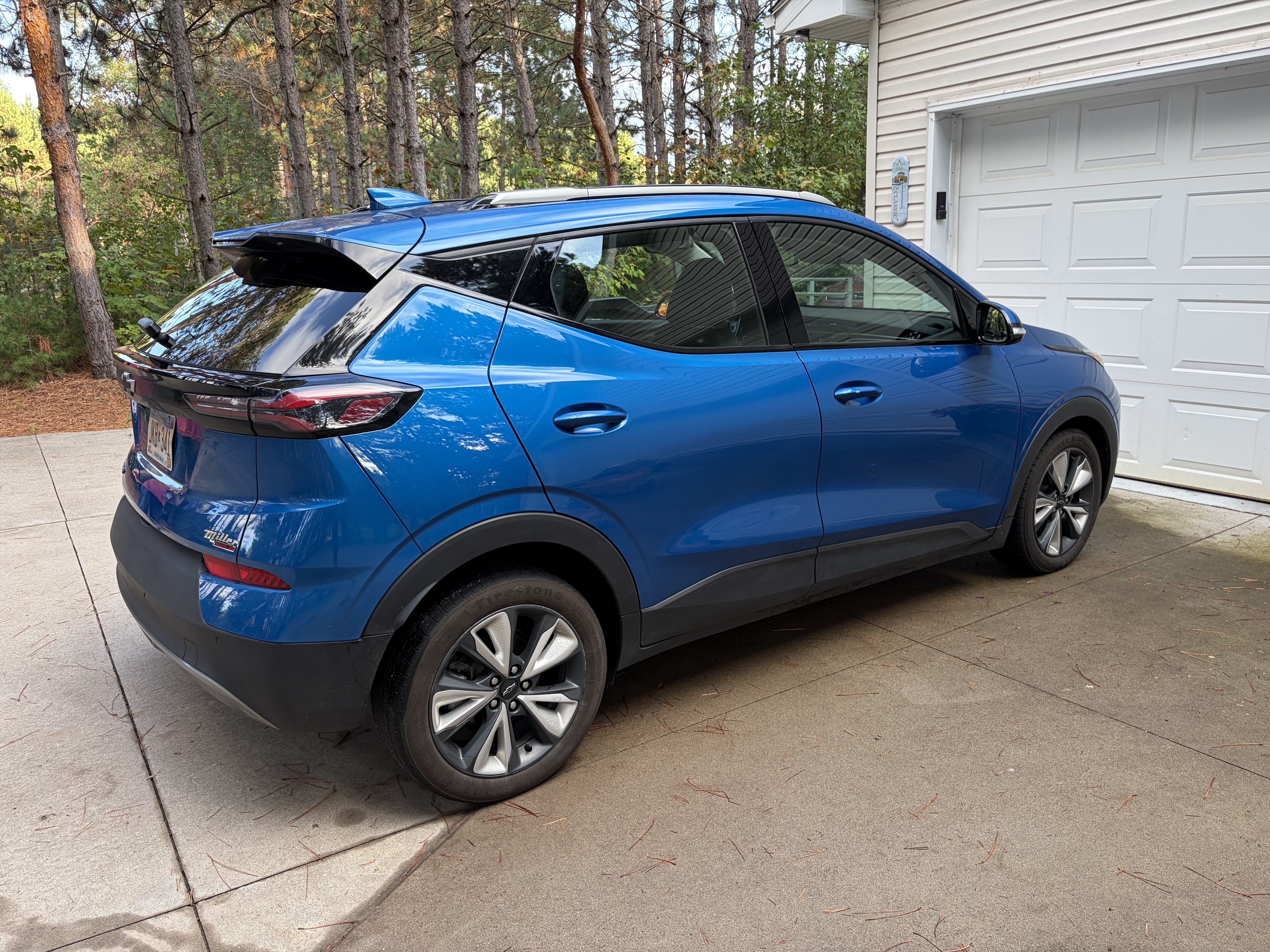 Used 2022 Chevrolet Bolt EUV LT w/ Convenience Package FWD image 1