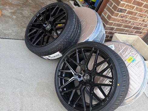 Used 2023 Tesla Model 3 Performance image 4