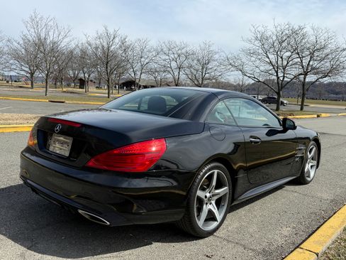 Used 2018 Mercedes-Benz SL 550 image 14