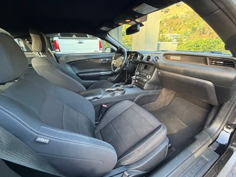 Used 2016 Ford Mustang Coupe RWD image 9