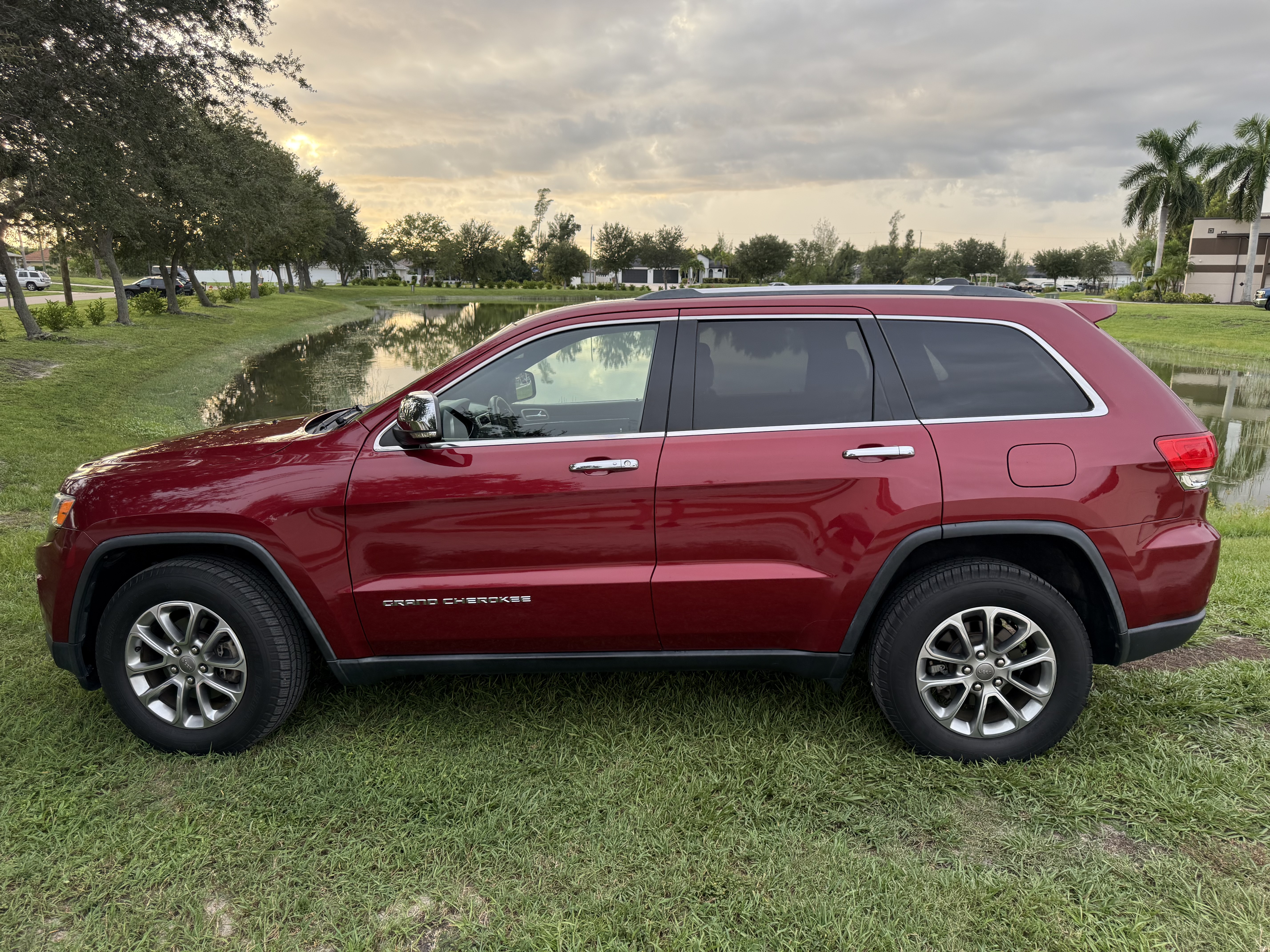 Used 2015 Jeep Grand Cherokee Limited AWD/4WD image 4
