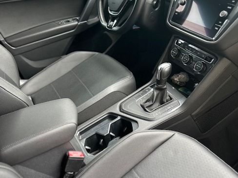 Used 2020 Volkswagen Tiguan SE R-Line FWD image 13