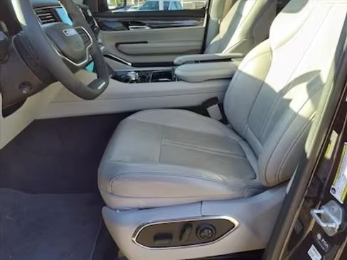 Used 2022 Jeep Wagoneer Series III w/ Premium Group I image 5