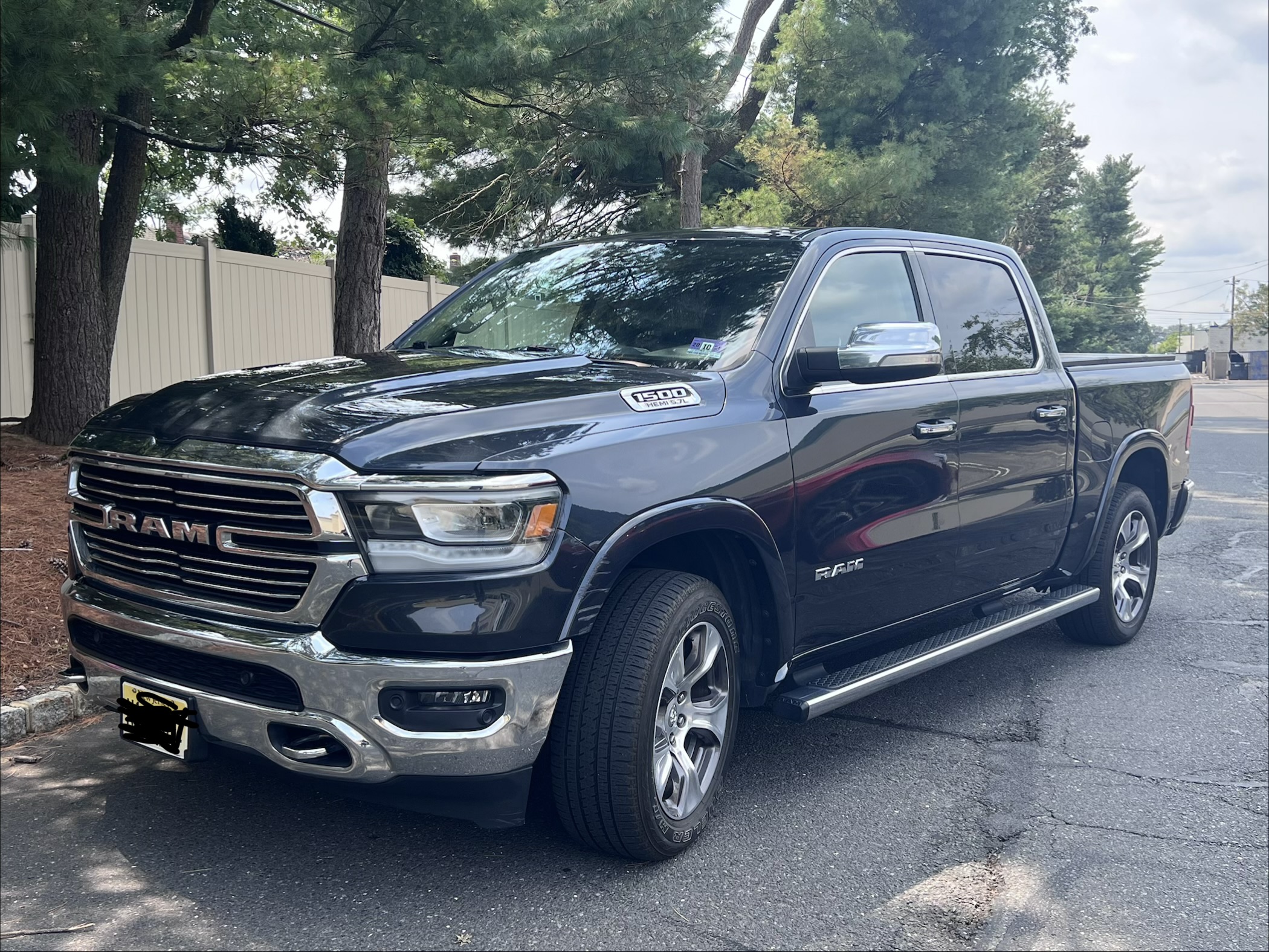 Used 2019 RAM 1500 Laramie AWD/4WD image 2