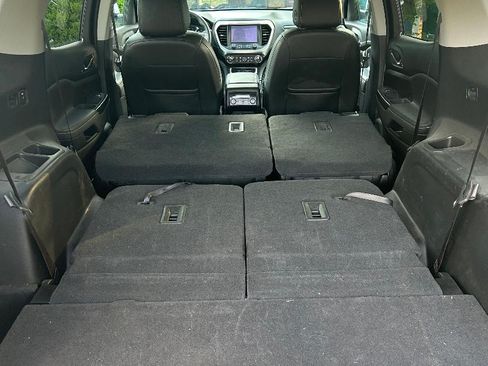 Used 2023 GMC Acadia SLT image 8