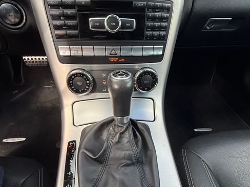 Used 2012 Mercedes-Benz SLK 250 image 12