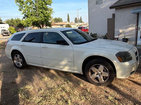 Used 2005 Dodge Magnum SXT w/ Performance Appearance Group AWD/4WD image 4