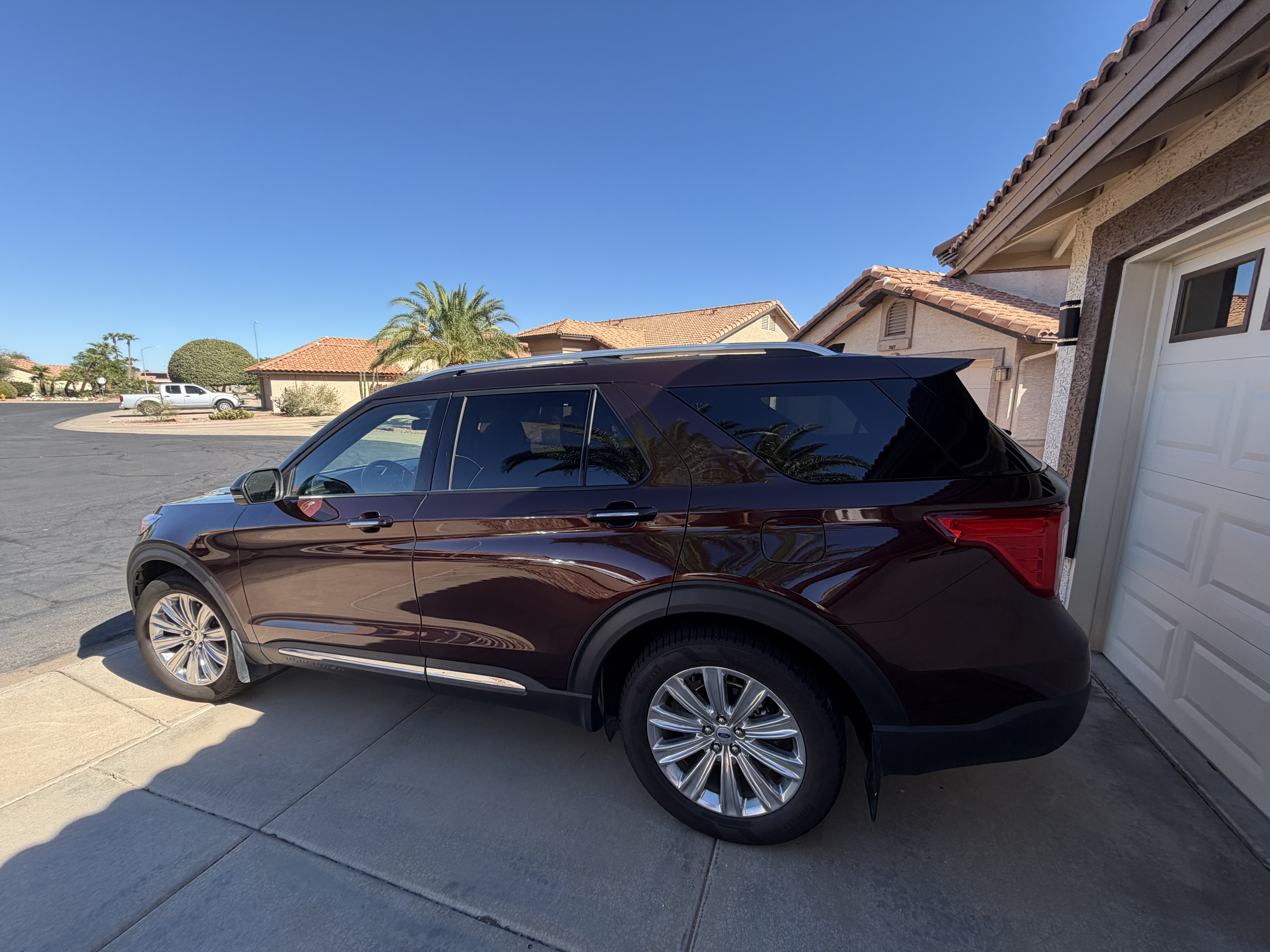 Used 2020 Ford Explorer Limited w/ Class III Trailer Tow Package AWD/4WD image 2