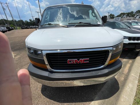 Used 2024 GMC Savana 2500 w/ Driver Convenience Package RWD image 9