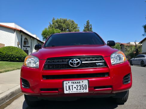 Used 2012 Toyota RAV4 FWD V6 w/ Upgrade Value Pkg image 10