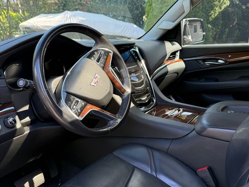 Used 2019 Cadillac Escalade Premium Luxury image 6