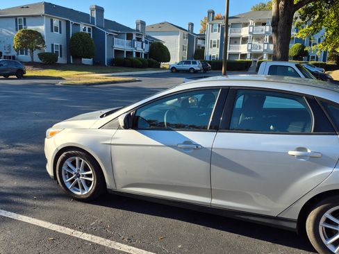 Used 2018 Ford Focus SE image 11