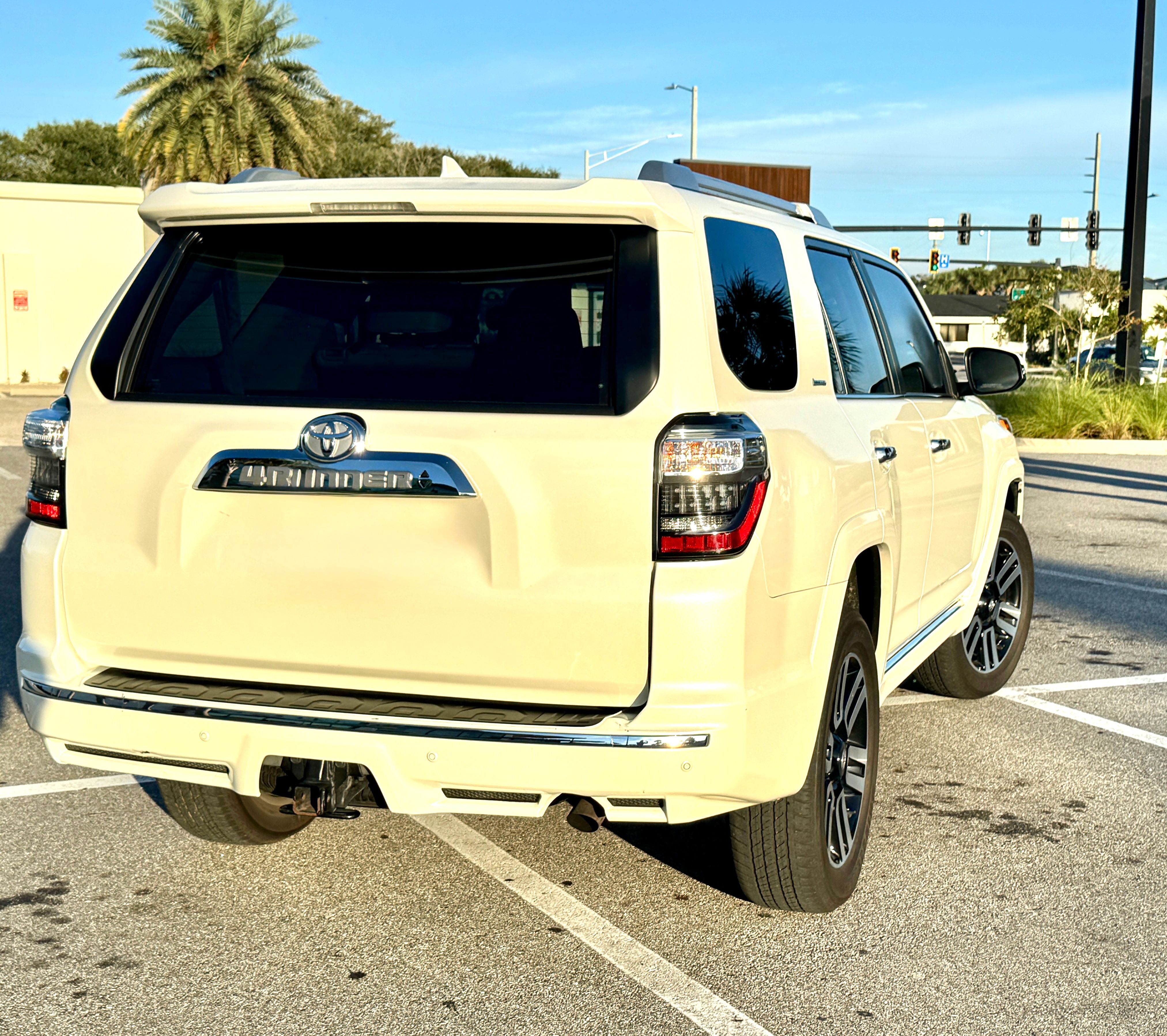 Used 2023 Toyota 4Runner Limited AWD/4WD image 4