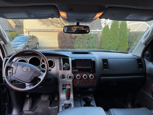 Used 2010 Toyota Tundra Limited image 5