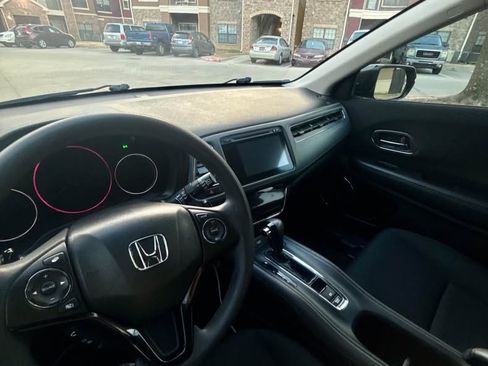 Used 2016 Honda HR-V EX image 10