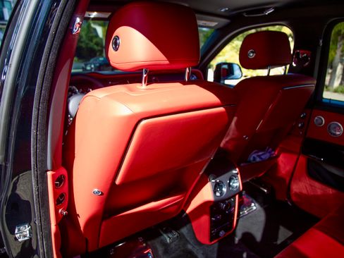 Used 2020 Rolls-Royce Cullinan image 15