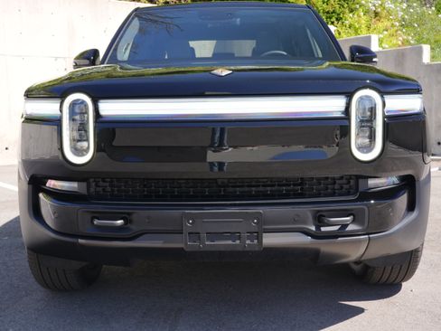 Used 2026 Rivian R1T Premium image 15