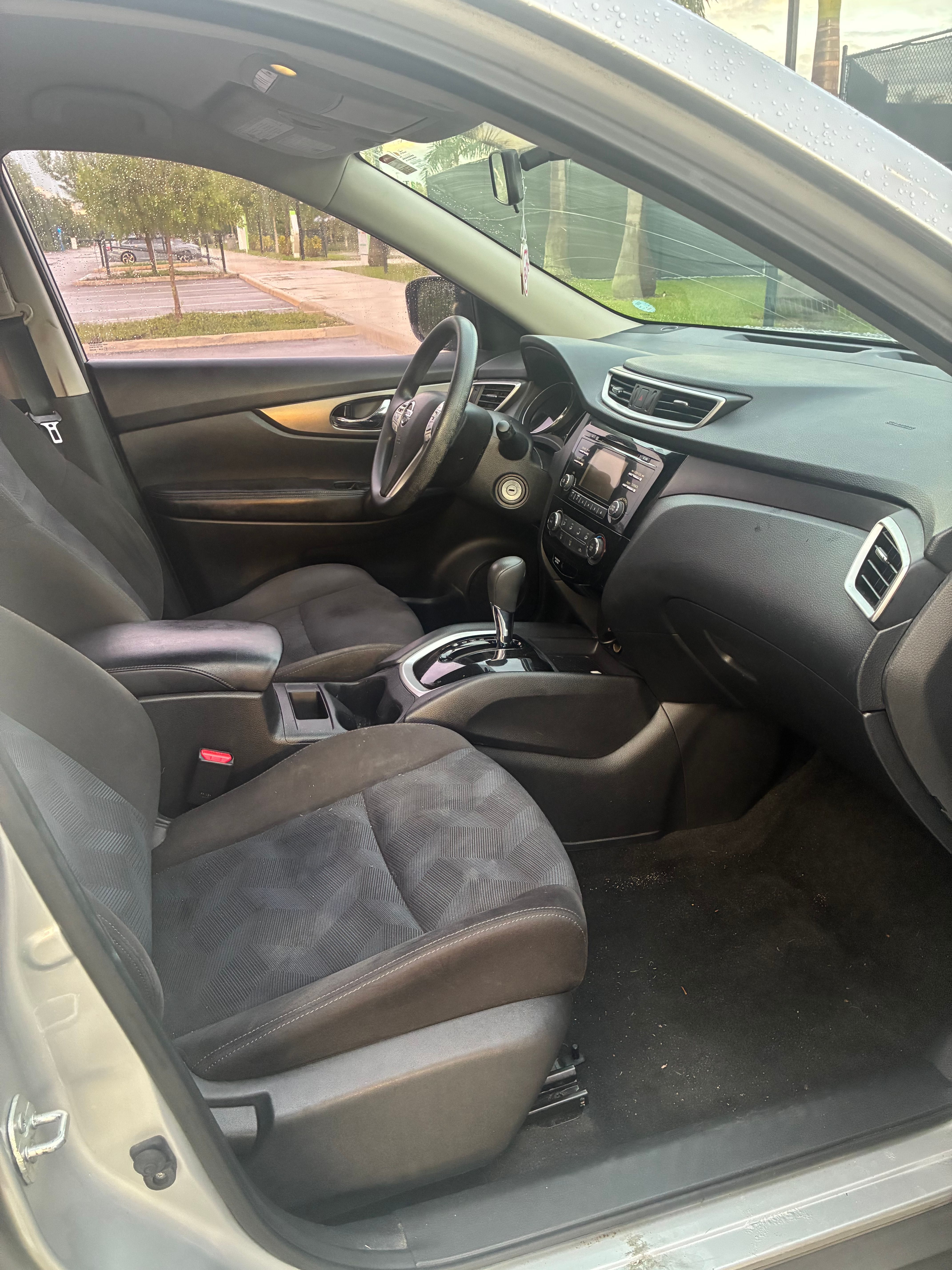 Used 2015 Nissan Rogue S FWD image 6