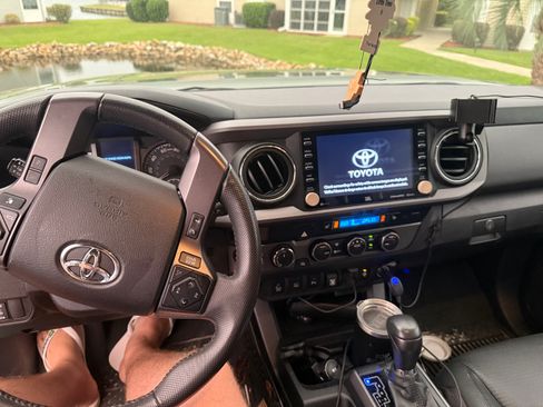 Used 2022 Toyota Tacoma TRD Off-Road w/ TRD Premium Off Road Package AWD/4WD image 5