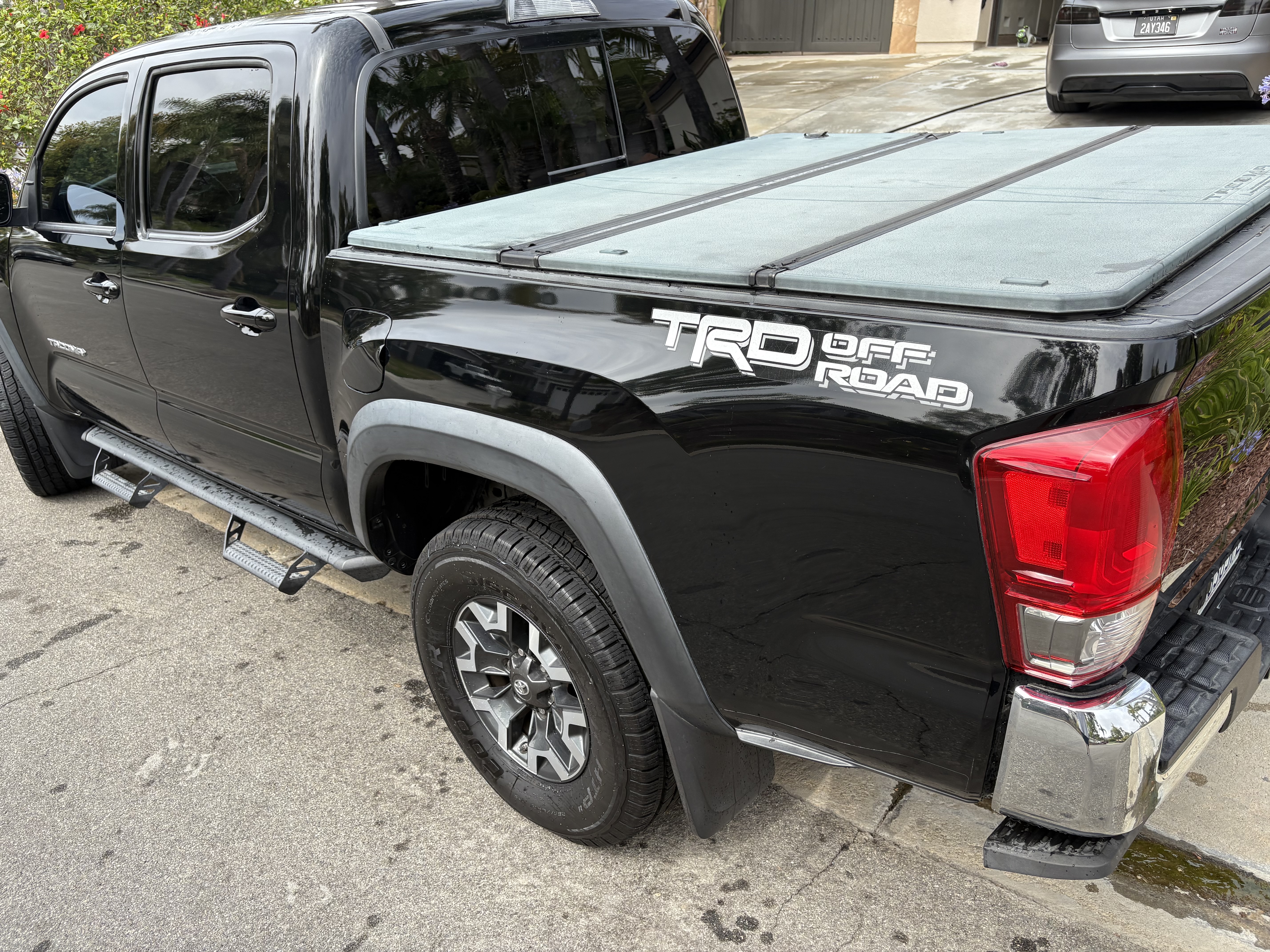 Used 2017 Toyota Tacoma TRD Off-Road w/ Tow Package RWD image 2