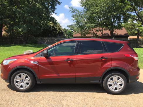 Used 2015 Ford Escape S FWD image 10