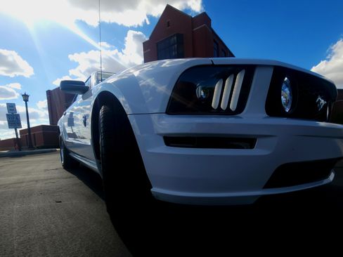 Used 2009 Ford Mustang GT Premium image 4