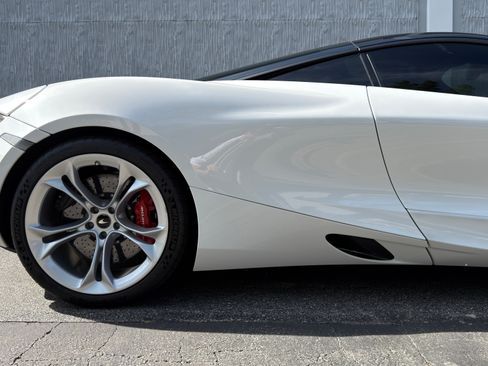 Used 2020 McLaren 720S Coupe 2D image 25