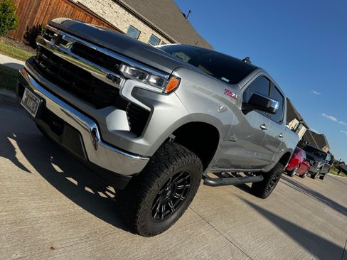 Used 2025 Chevrolet Silverado 1500 LT AWD/4WD image 18
