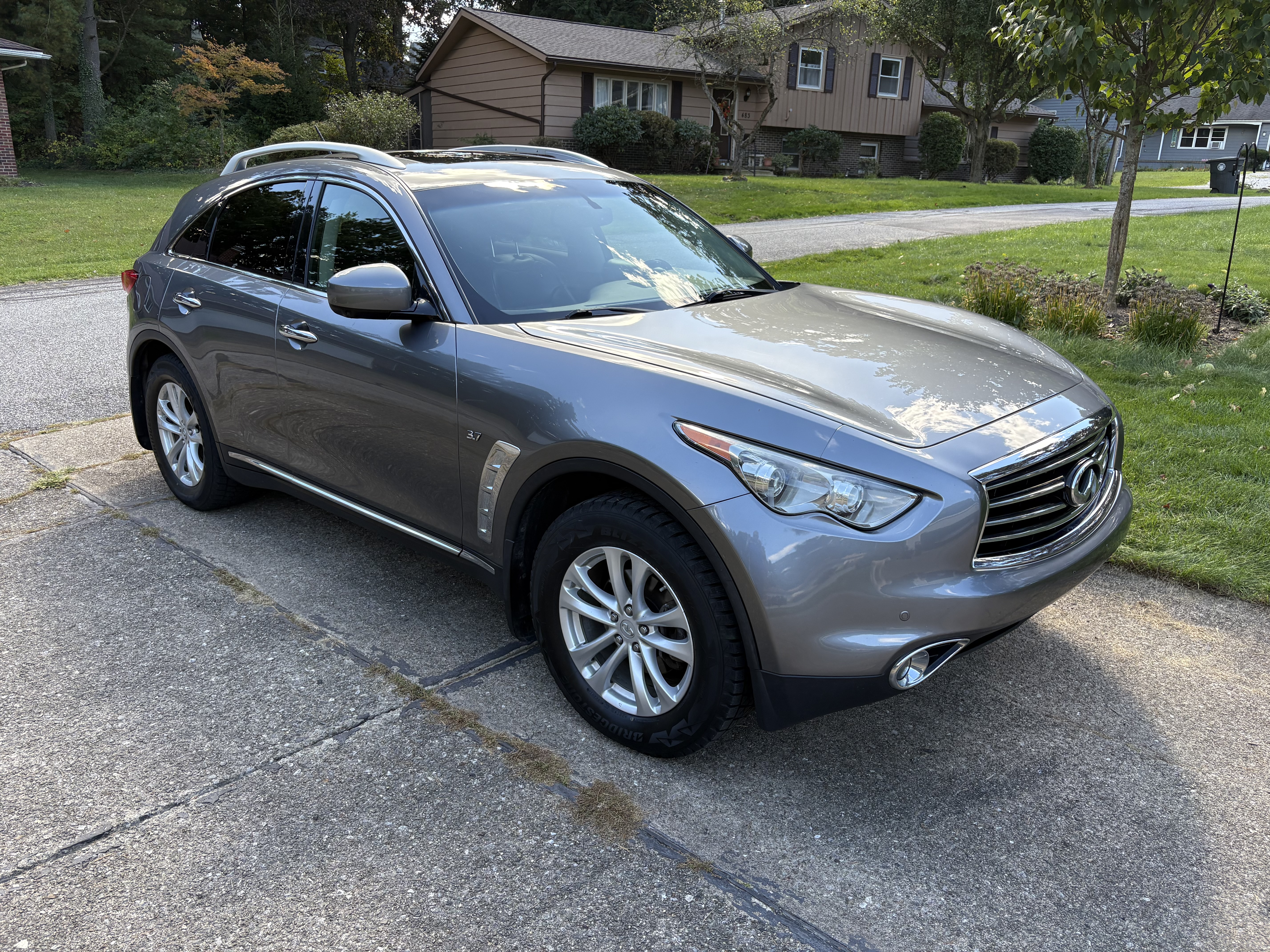 Used 2015 INFINITI QX70 AWD w/ Premium Package image 1