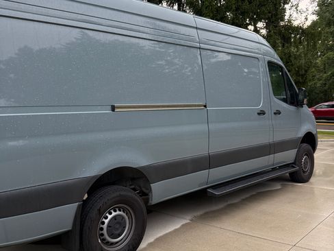 Used 2024 Mercedes-Benz Sprinter 2500 image 2