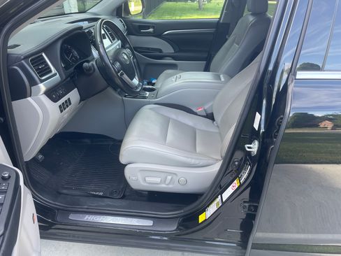Used 2018 Toyota Highlander Limited Platinum AWD/4WD image 8