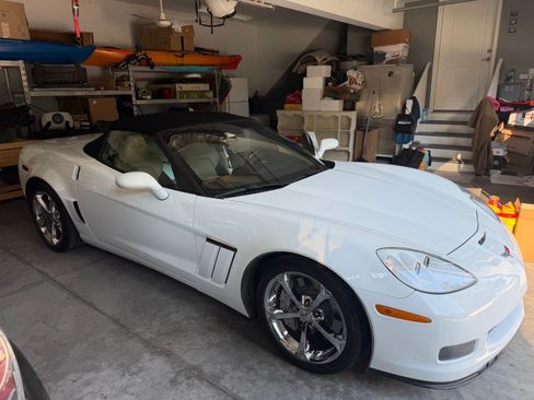 Used 2012 Chevrolet Corvette Grand Sport w/ 3LT Preferred Equipment Group RWD image 4