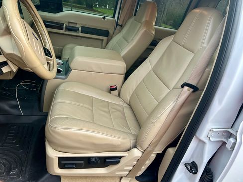 Used 2010 Ford F250 Lariat image 4