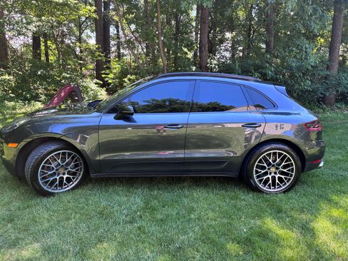 Used 2018 Porsche Macan Sport Edition AWD/4WD image 1