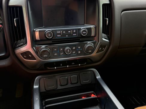 Used 2015 Chevrolet Silverado 1500 LT w/ LT Convenience Package AWD/4WD image 6