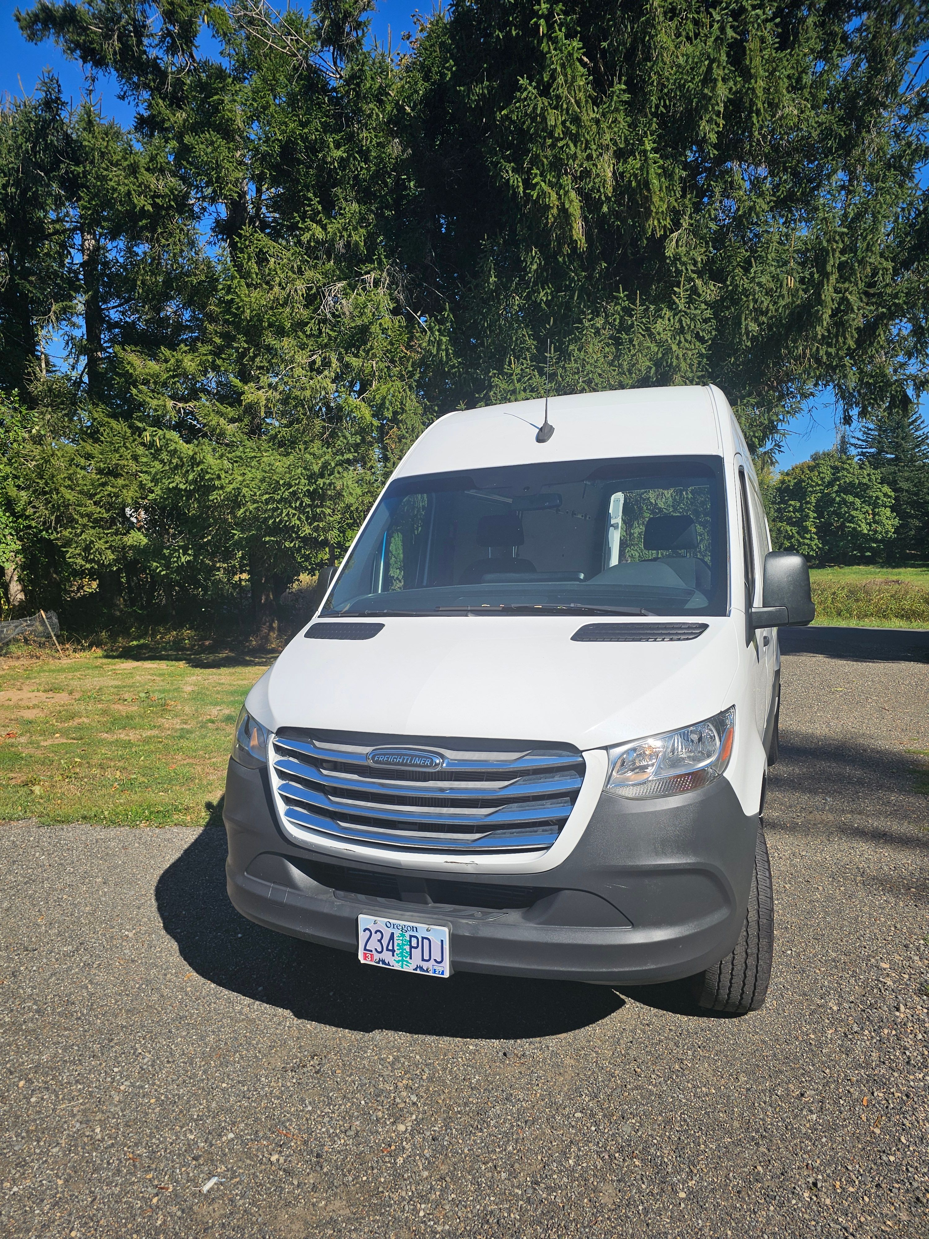 Used 2020 Freightliner Sprinter 2500 RWD image 13