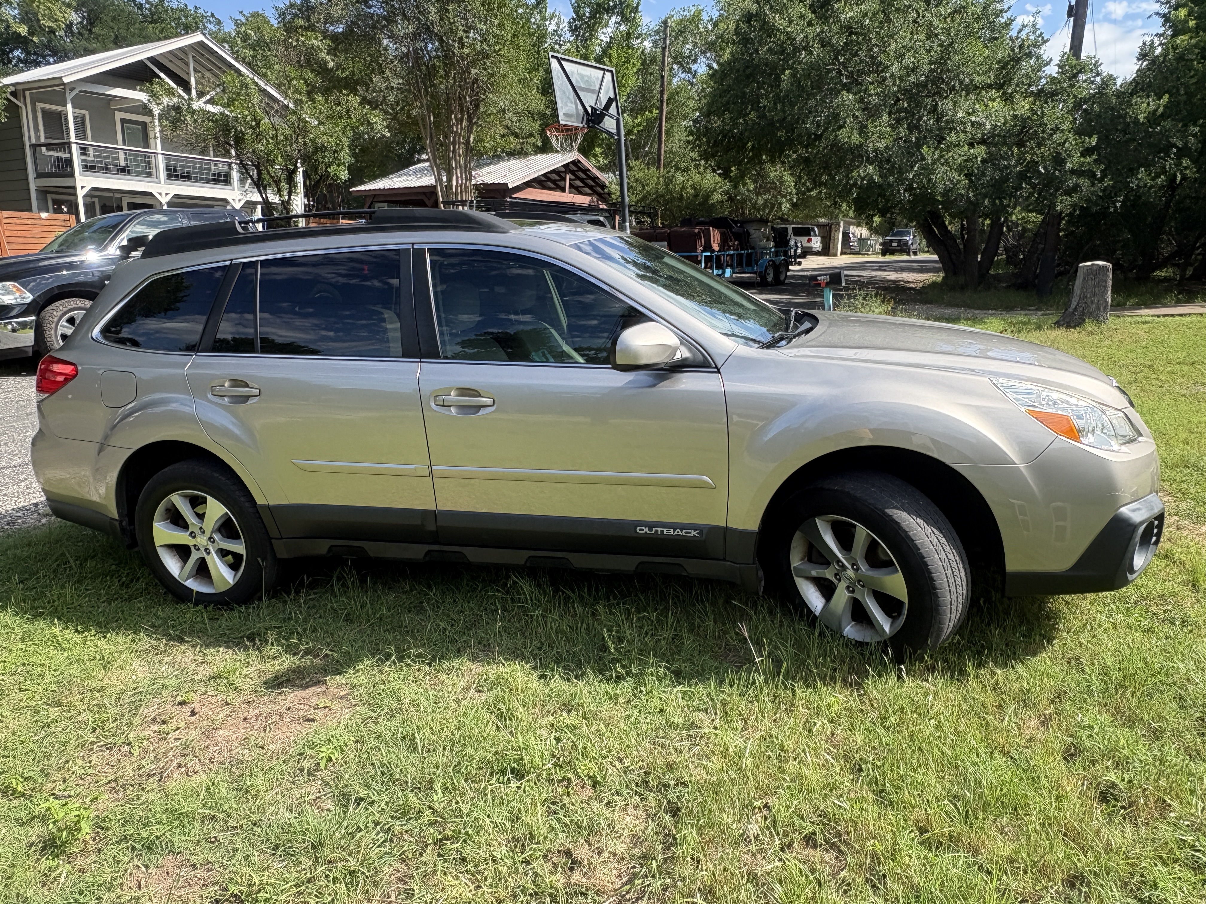 Used 2014 Subaru Outback 3.6R Limited w/ Moonroof Package AWD/4WD image 4