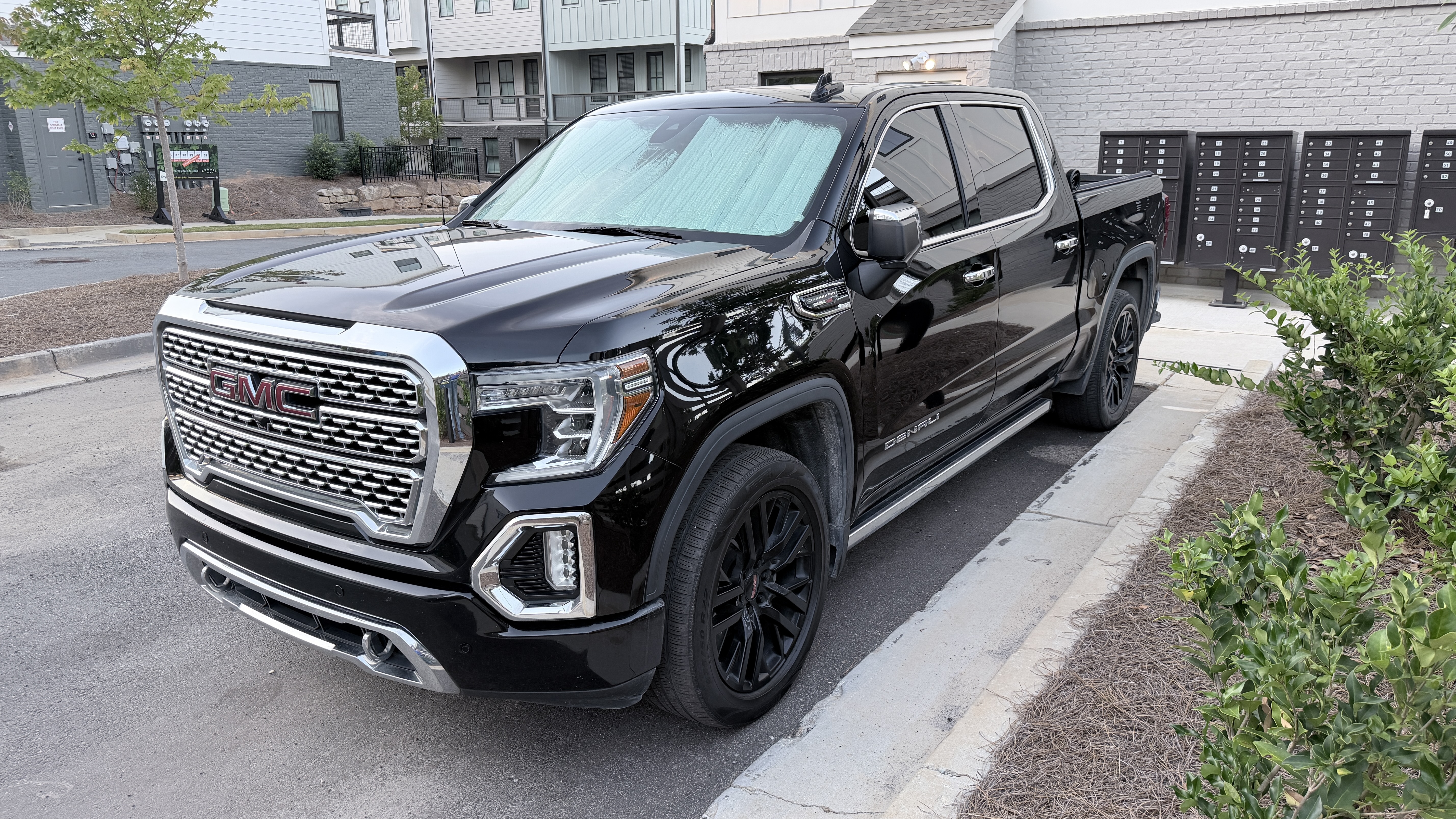 Used 2021 GMC Sierra 1500 Denali w/ Denali Ultimate Package AWD/4WD image 2