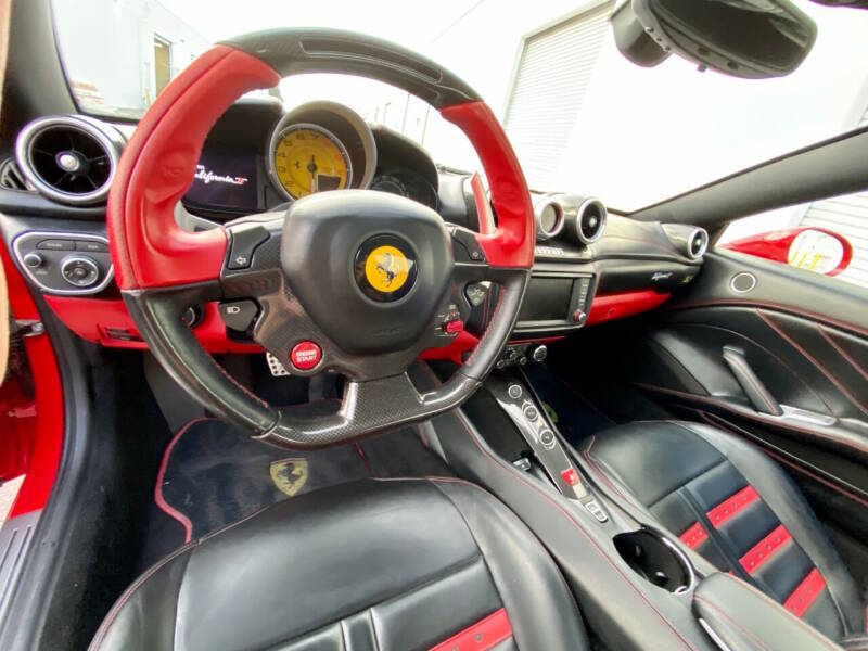 Used 2015 Ferrari California T RWD image 10