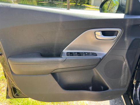 Used 2019 Kia Niro LX FWD image 19