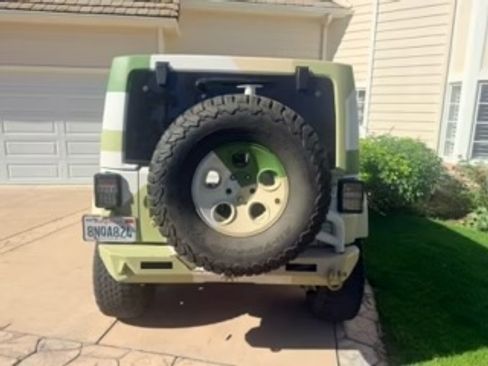 Used 2015 Jeep Wrangler Unlimited Sahara w/ Connectivity Group image 10