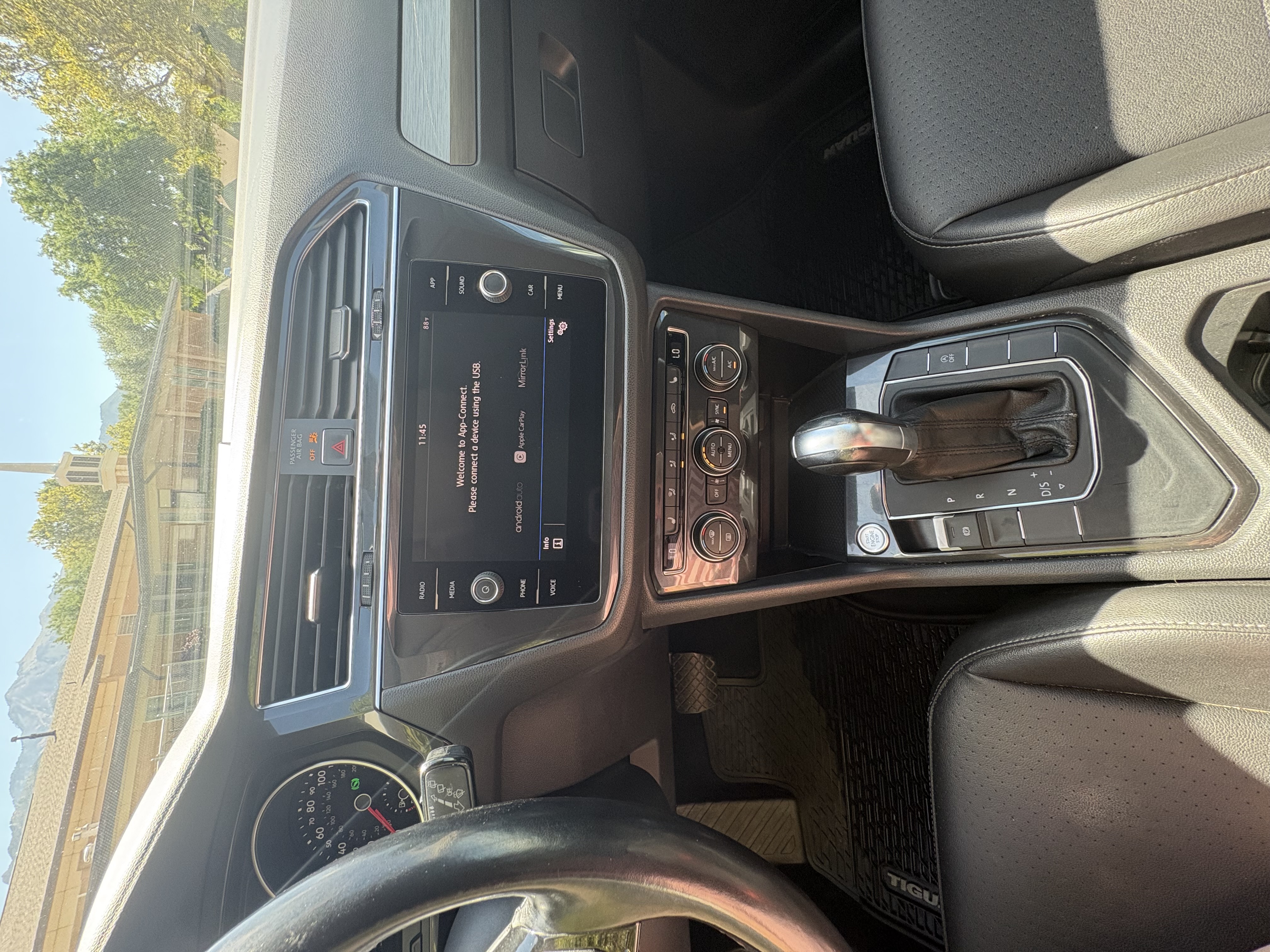 Used 2018 Volkswagen Tiguan SE FWD image 13