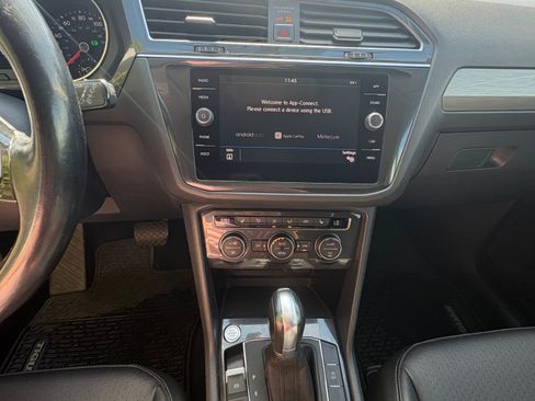 Used 2018 Volkswagen Tiguan SE FWD image 13