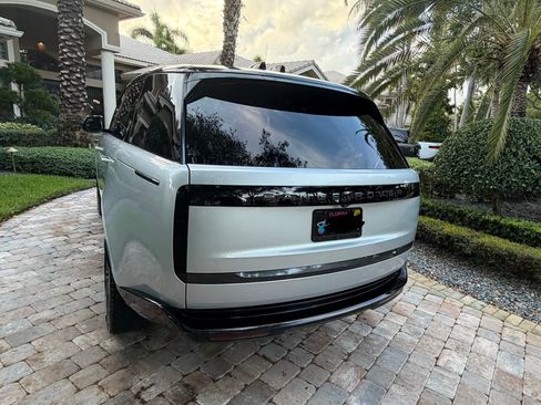 Used 2024 Land Rover Range Rover SE image 6
