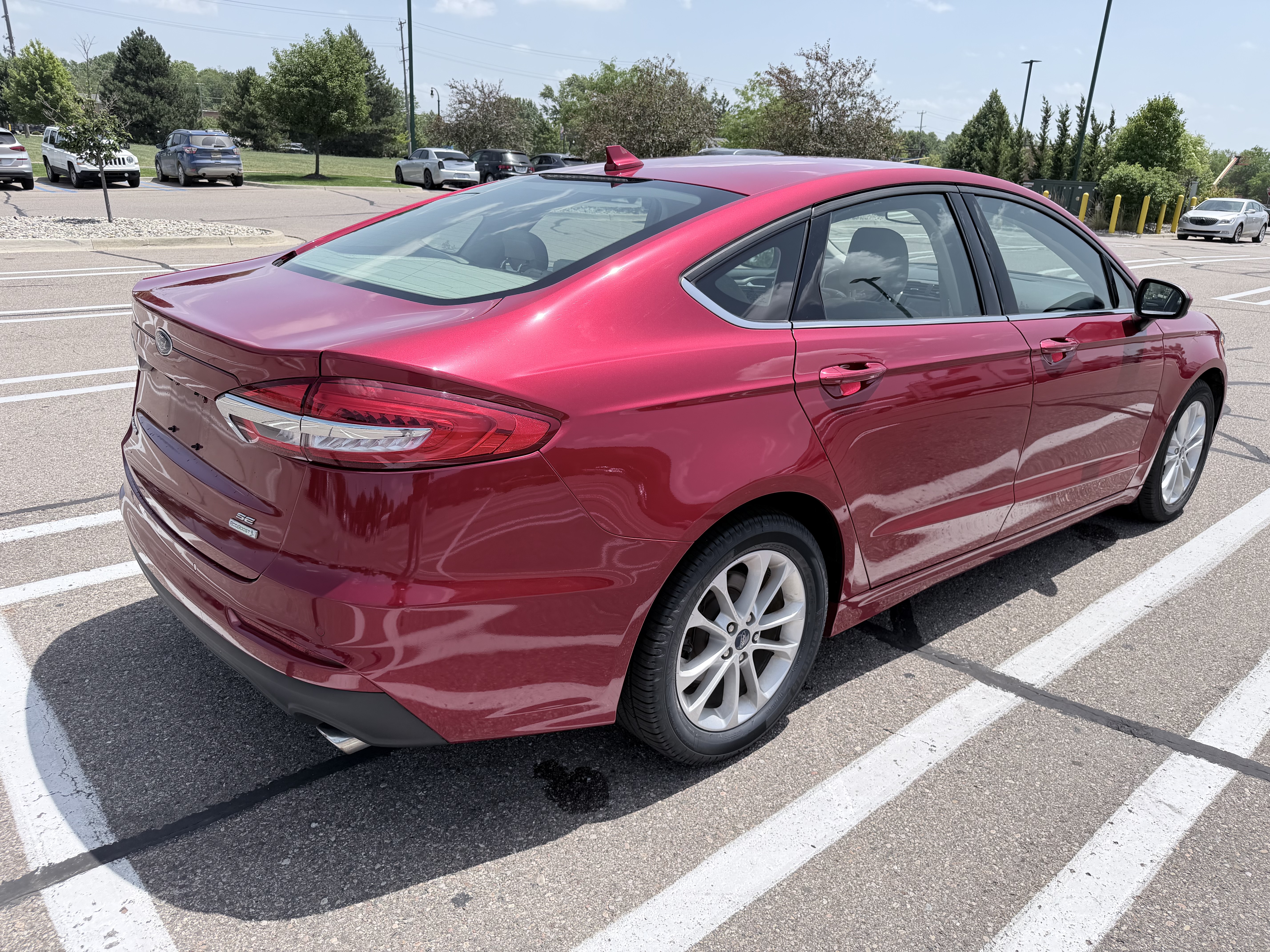 Used 2020 Ford Fusion SE FWD image 4