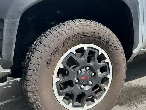 Used 2025 Toyota Tacoma TRD Off-Road w/ TRD Off Road Premium Package AWD/4WD image 13