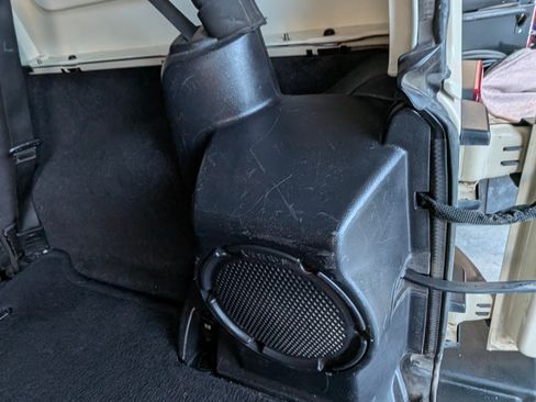 Used 2011 Jeep Wrangler Unlimited Sahara w/ Connectivity Group image 12