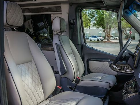 Used 2022 Mercedes-Benz Sprinter 2500 image 22